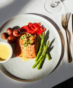 Alternative view of Filete de salmón en salsa de azafrán